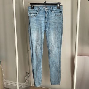 DL1961 Mid Rise Blue Light Wash Skinny Jeans Size 27